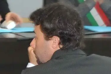 L'agente Luigi Spaccarotella durante il dibattito in aula nel Tribunale di Arezzo (foto: Ansa)