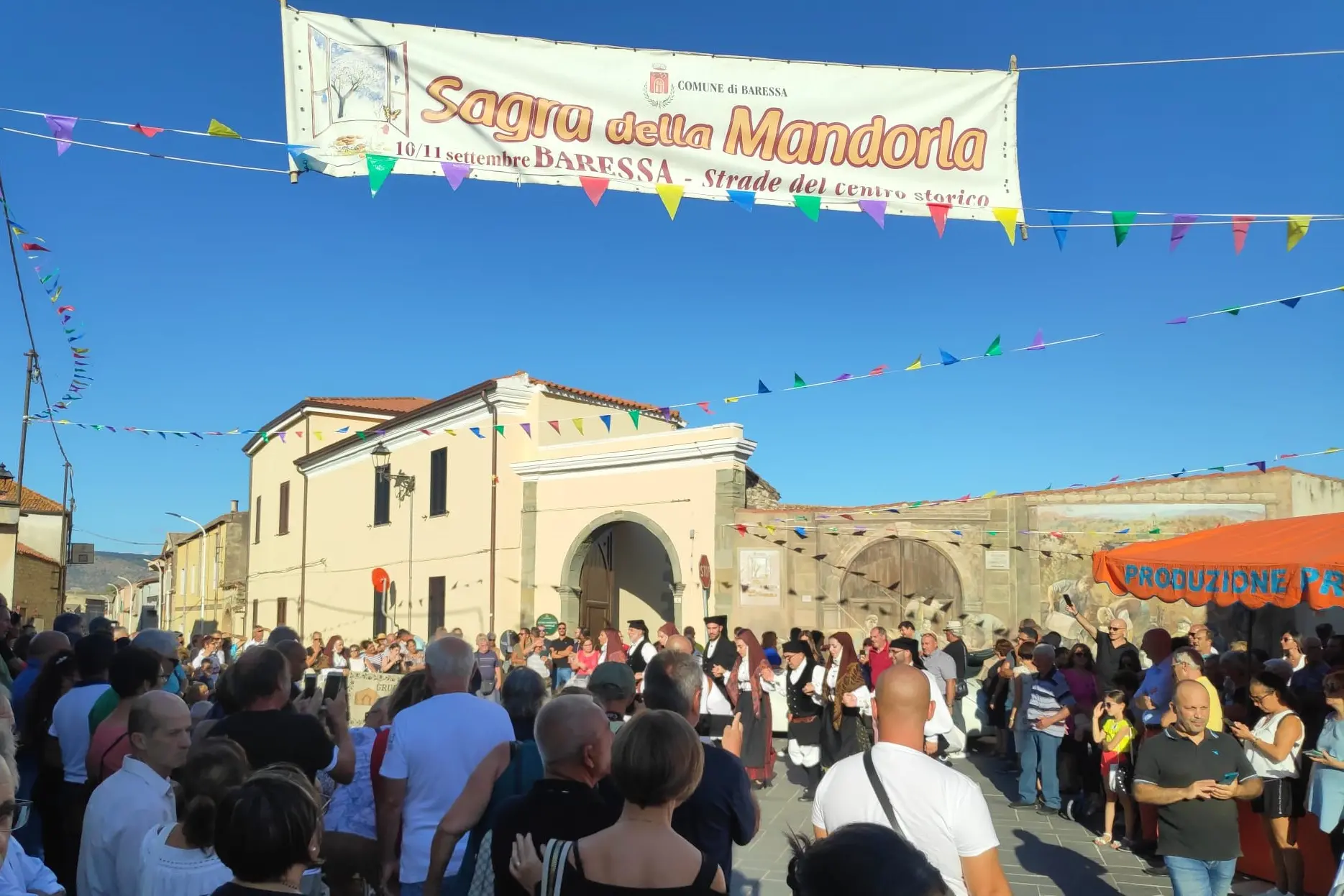 Una delle precedenti edizioni della Sagra della Mandorla (foto concessa)
