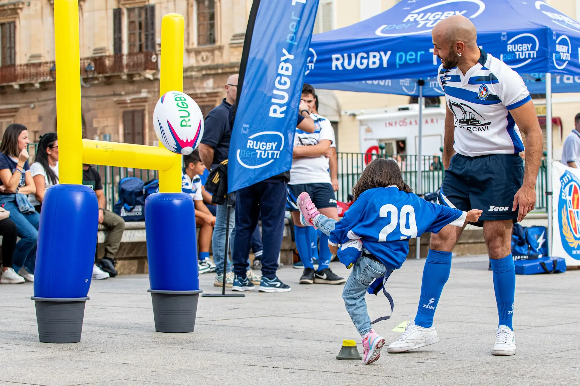 Uno degli eventi organizzati per promuovere il rugby a Sassari