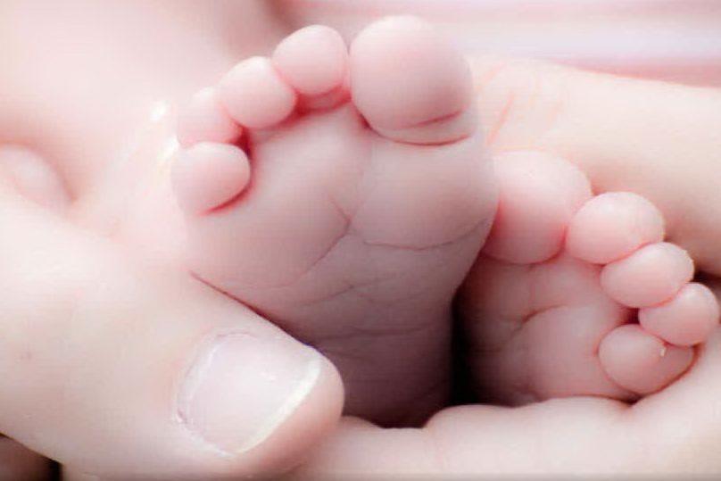 Nasce in Grecia bimbo con tre genitori biologici: primo caso in Europa