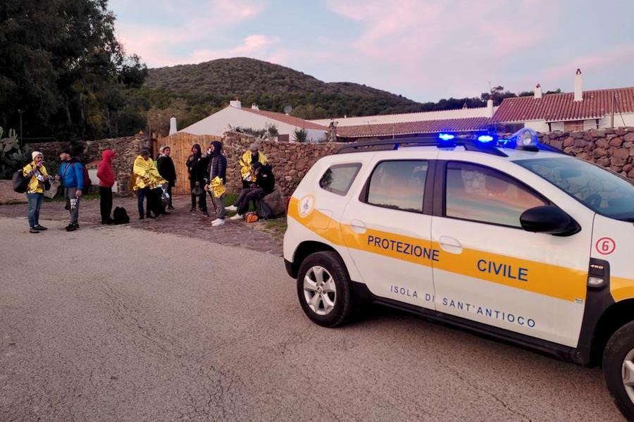 Migranti nuovo sbarco nel Sulcis: arrivano 12 algerini
