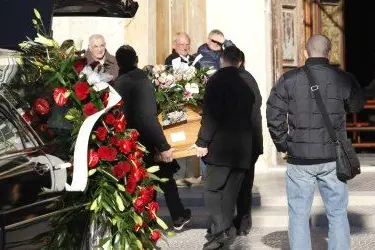 Il feretro di Patrizio Lai durante i funerali