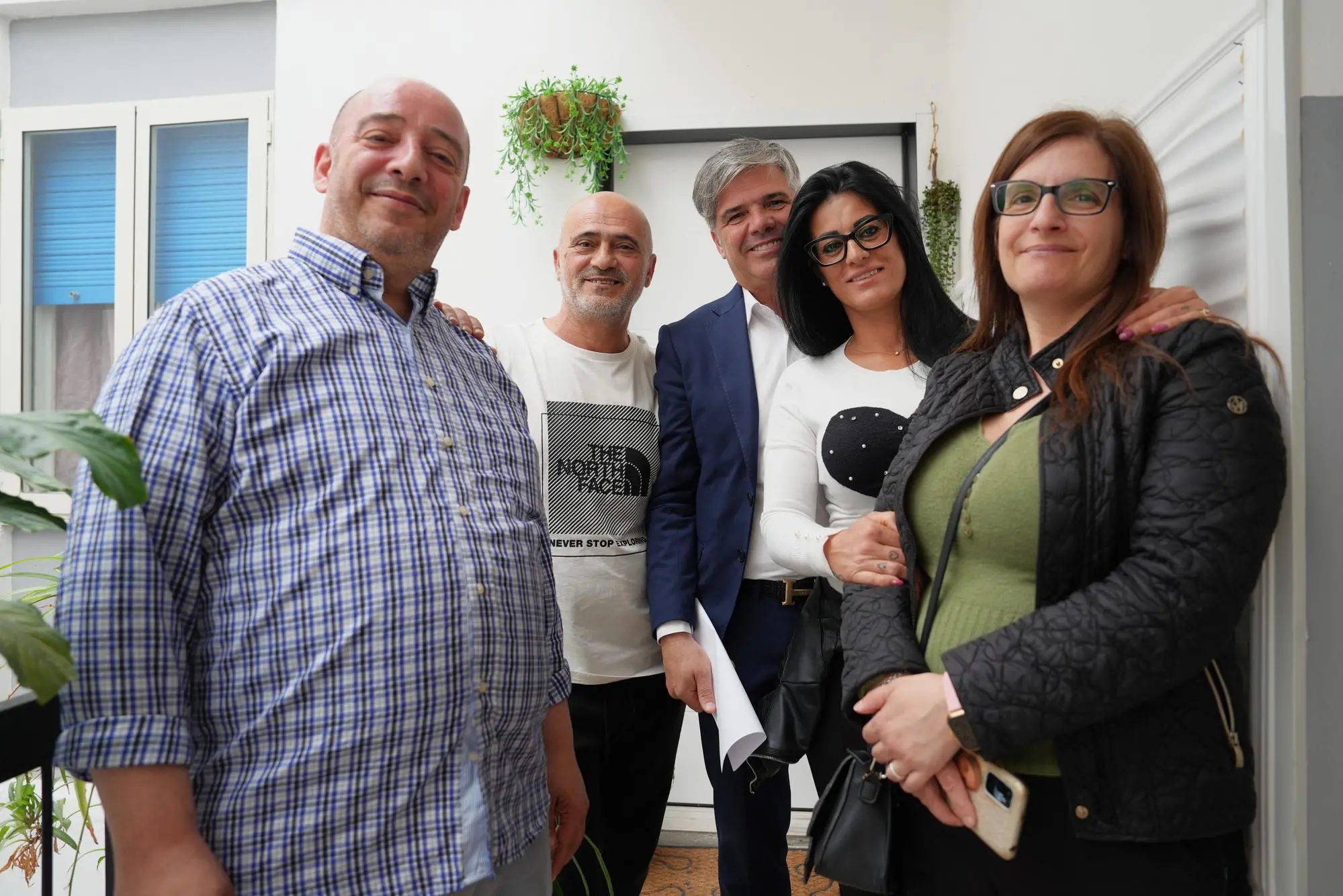 Sassari, alcuni condomini della palazzina di via Vespucci (foto Floris)