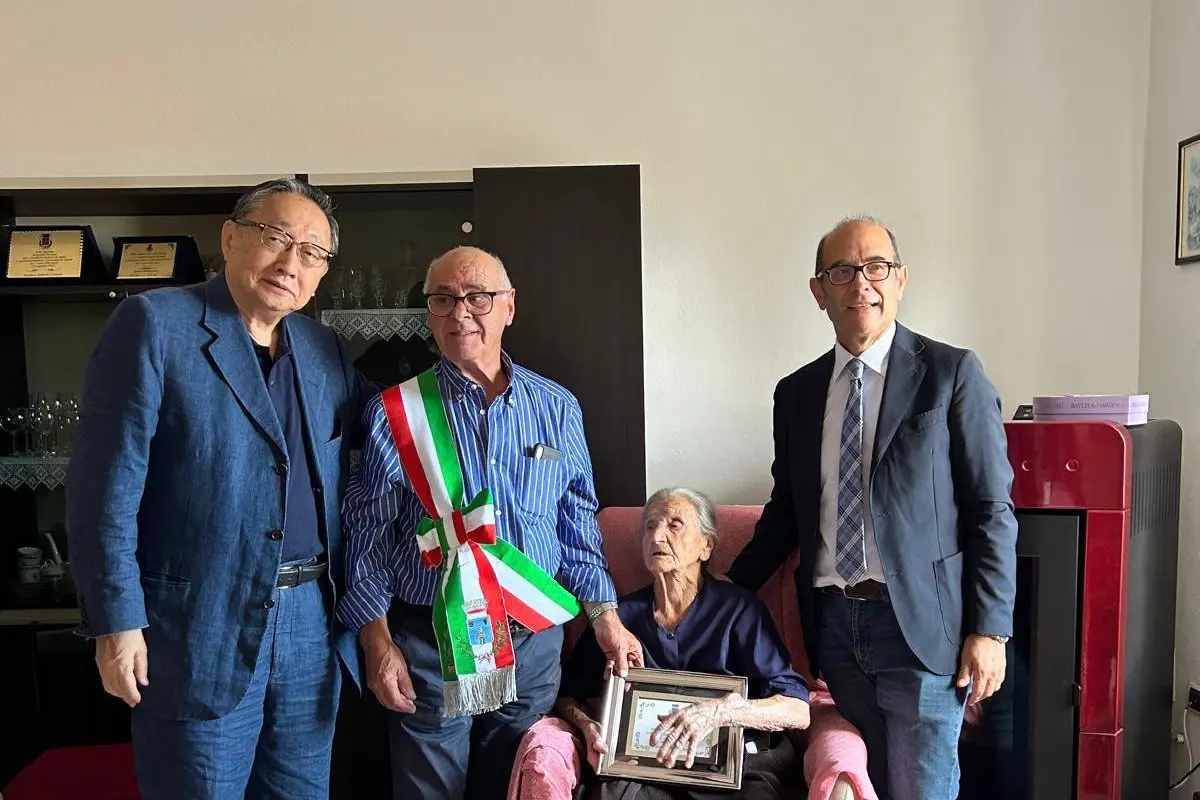Assunta Cannas festeggiata nel giorno del suo 103esimo compleanno