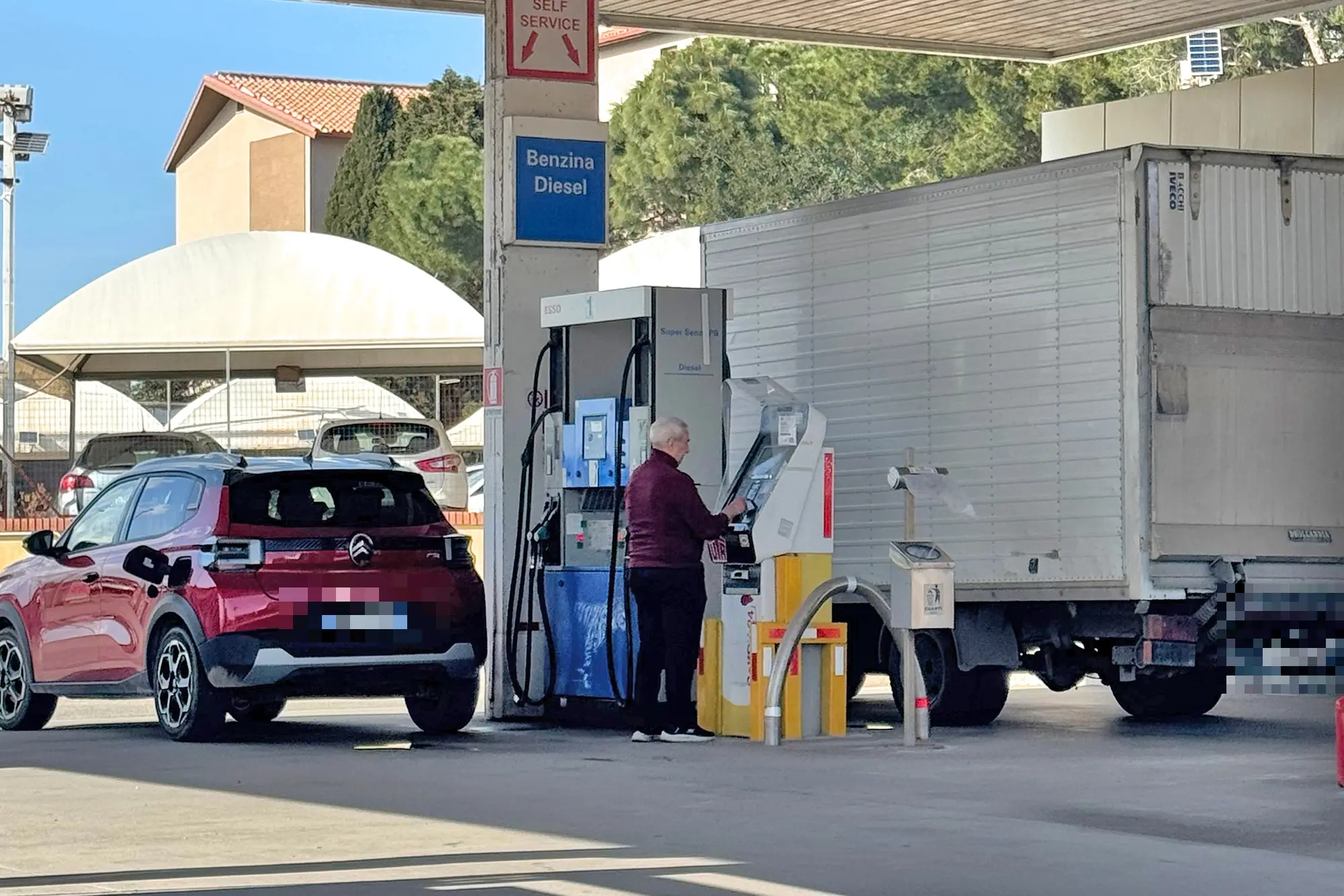 Un distributore di benzina (L'Unione Sarda)
