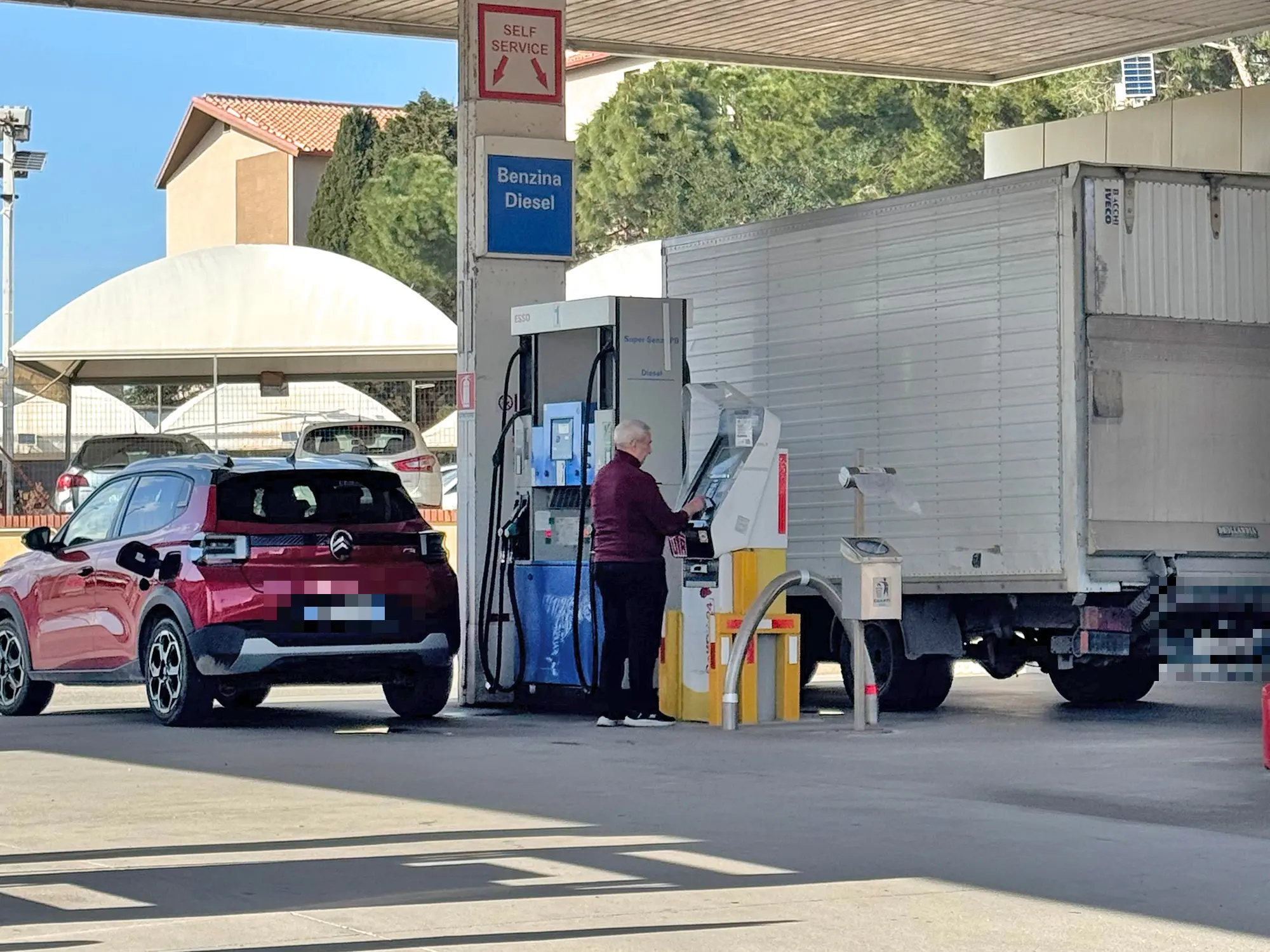 Un distributore di benzina (L'Unione Sarda)