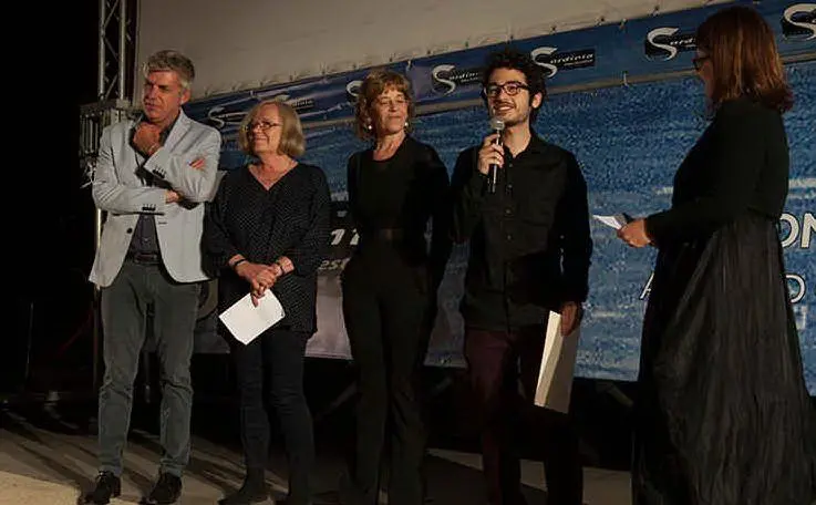 Il regista Alessio Cuboni premiato sul palco