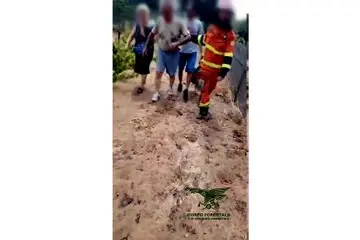 Bruciano le campagne di Portoscuso: evacuata una famiglia