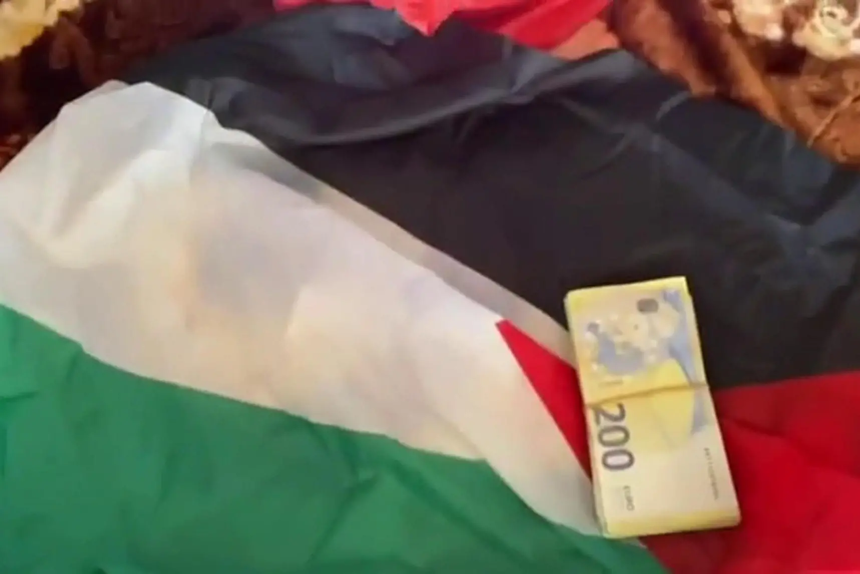 Sono 17 le perquisizioni effettuate dalla Digos (incluse le tre sedi dell'Associazione Benefica di Solidarietà con il Popolo Palestinese a Genova, Milano e Roma), a Torino, Bologna, Bergamo, Firenze, Monza Brianza, Lodi, Sassuolo (Modena) nell'ambito dell'indagine sui finanziamenti ad Hamas che ha portato all'arresto a Genova di Mohammed Hannoun, presidente dell'Associazione dei Palestinesi d'Italia, 28 dicembre 2025. In tutto, sottolinea la procura, è stato sequestrato denaro contante per un milione e 80 mila euro, trovato non solo nella sede dell'Abspp ma anche nelle residenze delle persone indagate, In un caso, circa 560 mila euro erano stati nascosti in un vano ricavato in un garage a Sassuolo. ANSA/US POLIZIA DI STATO +++FOTO DIFFUSA DALL'UFFICIO STAMPA - USARE SOLO PER ILLUSTRARE OGGI LA NOTIZIA INDICATA NEL TITOLO - NON ARCHIVIARE - NON VENDERE - NON USARE PER FINI NON GIORNALISTICI - NPK+++