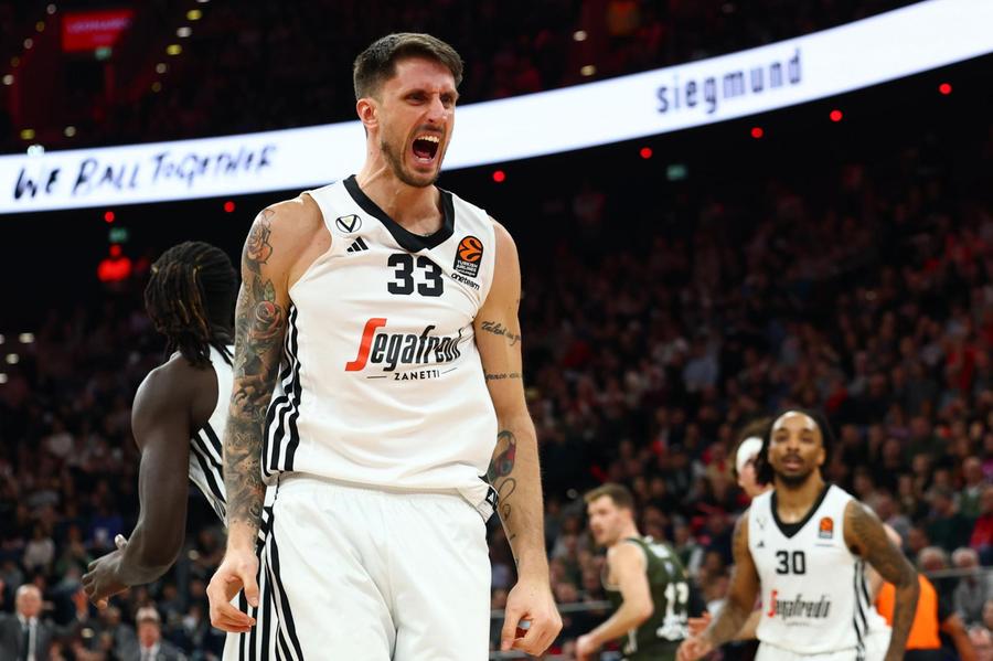 Achille Polonara torna a casa: ad accoglierlo l’abbraccio dei figli, chef Barbieri e un piatto di tortellini