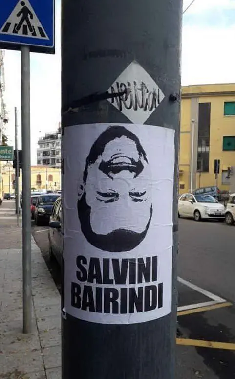 Un volantino contro Salvini (foto pubblicata dal ministro su Twitter)