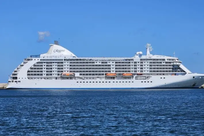 "Seven Seas Voyager" a Porto Torres (foto Pala)