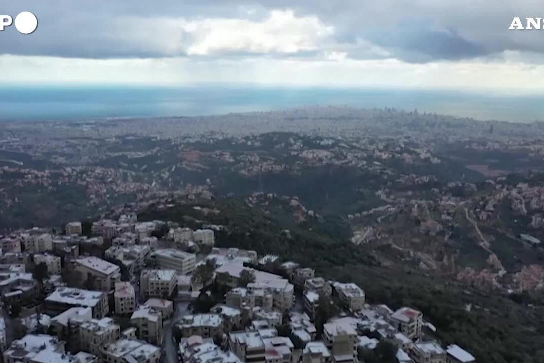 Libano, una tempesta di neve imbianca il Paese