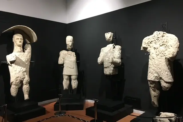 I GIganti esposti al museo di Cabras (foto di Sara Pinna)