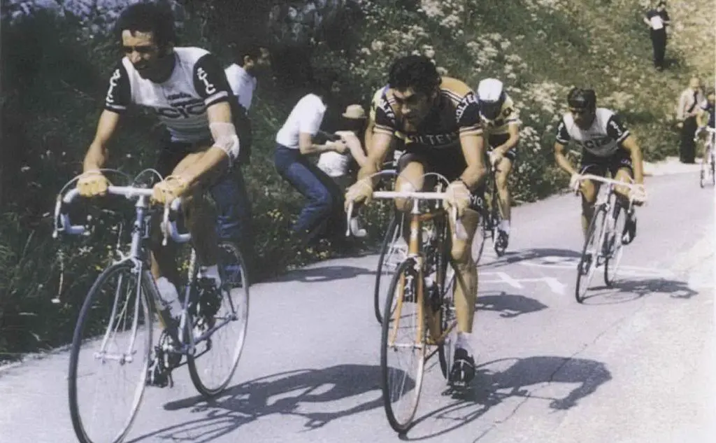 Eddy Merckx (a destra) vincitore nel 1971 (foto archivio L'Unione Sarda)