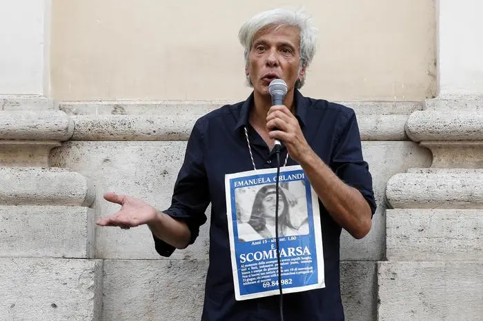 Pietro Orlandi, fratello di Emanuela, durante un sit-in a Roma, nel 2019 (Ansa)