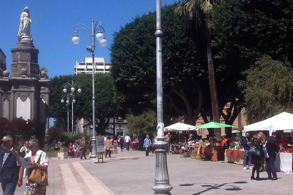 Cagliari, allarme furti al mercato di piazza del Carmine. La protesta dei commercianti