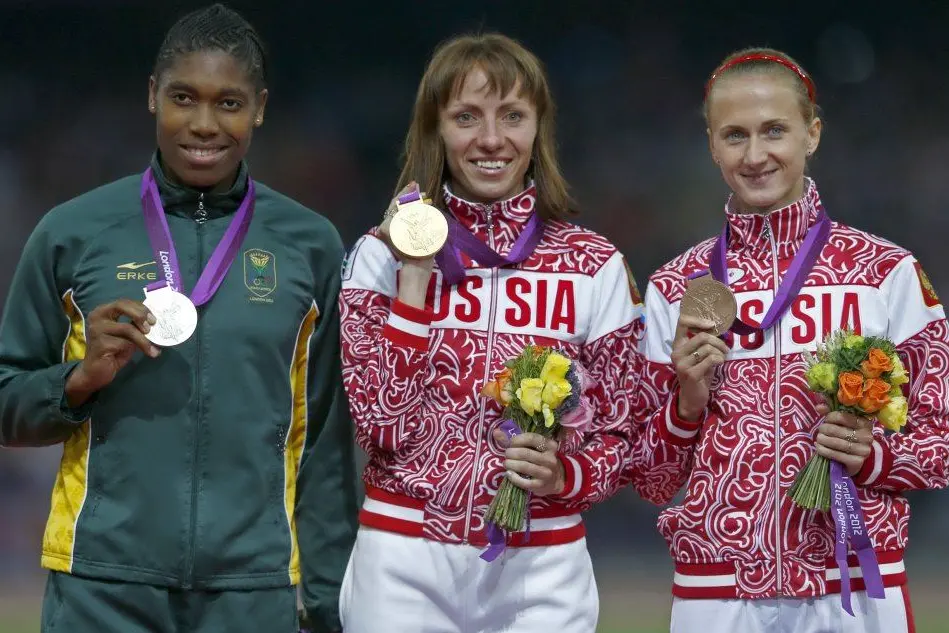 Al centro la russa Mariya Savinova, oro olimpico negli 800 metri a Londra