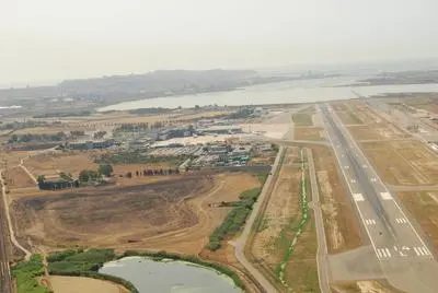 L'aeroporto di Cagliari-Elmas visto dall'alto (archivio)
