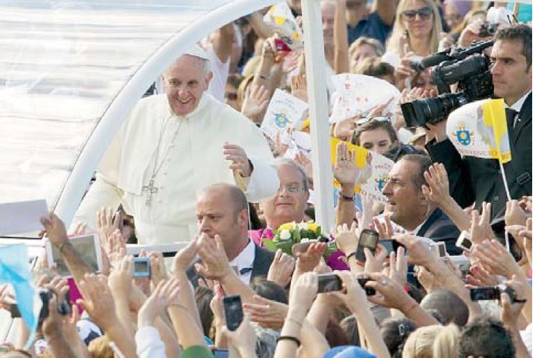 Bagno di folla per il Santo Padre