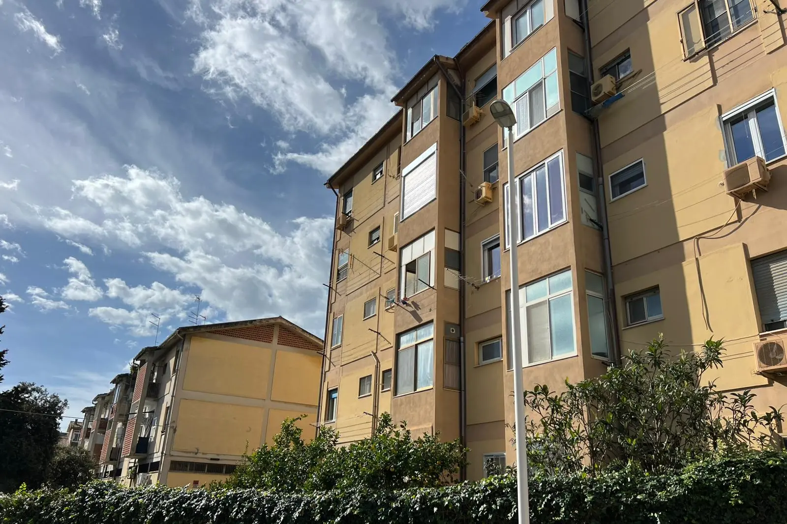 В обоих зданиях сухо с субботы.