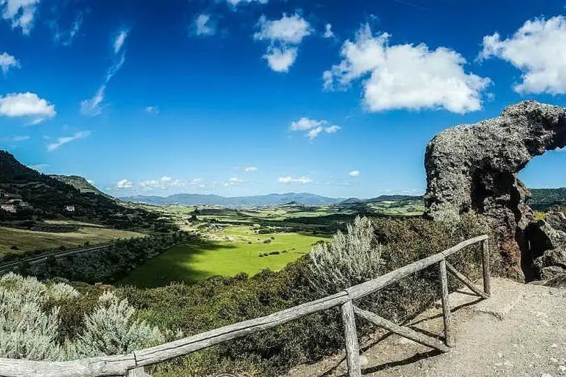 Nella gallery le foto più belle dei nostri lettori su Castelsardo. Lo scatto dalla roccia dell'elefante è di @salva_fio