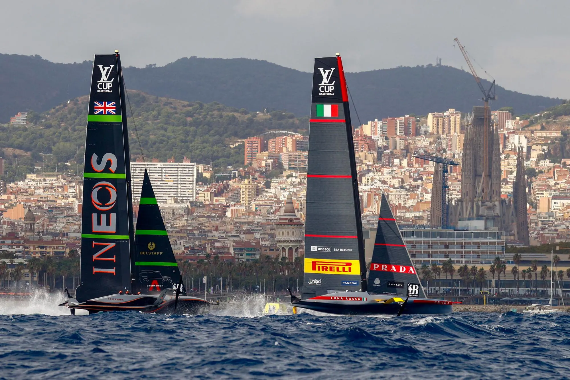 epaselect epa11637697 Teams INEOS Britannia (L) and Prada Luna Rossa Pirelli compete during Day 6 in the 2024 Louis Vuitton Cup final in Barcelona, Spain, 02 October 2024. The winner of the Louis Vuitton Cup sailing competition will face defending champion Royal New Zealand Yacht Squadron in the 37th America's Cup to be held in October in Barcelona. EPA/QUIQUE GARCIA