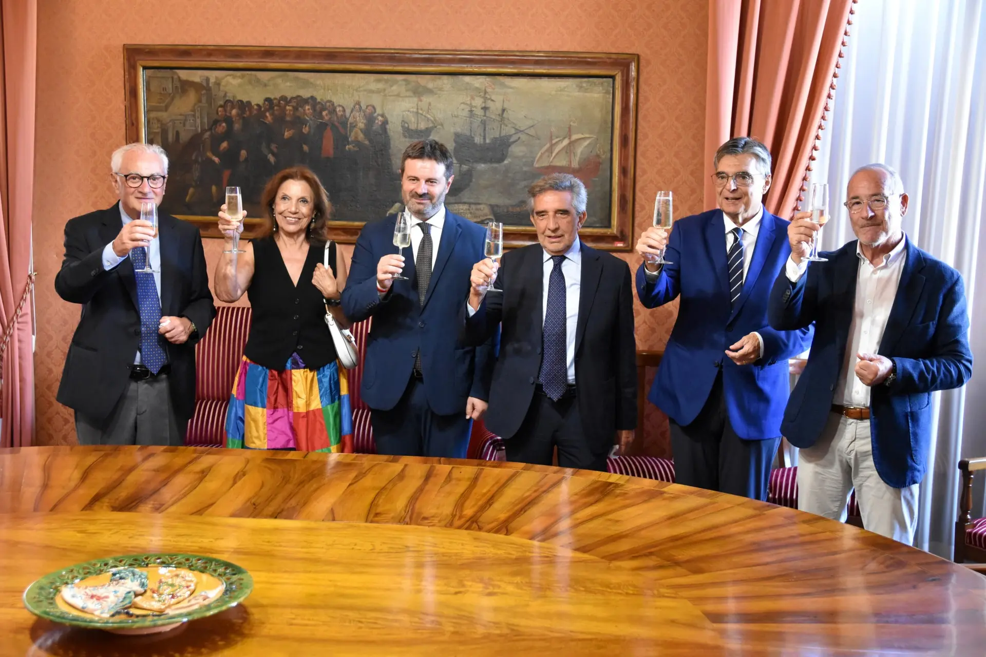 Brindisi tra il sindaco attuale, Giuseppe Mascia, e gli ex primi cittadini