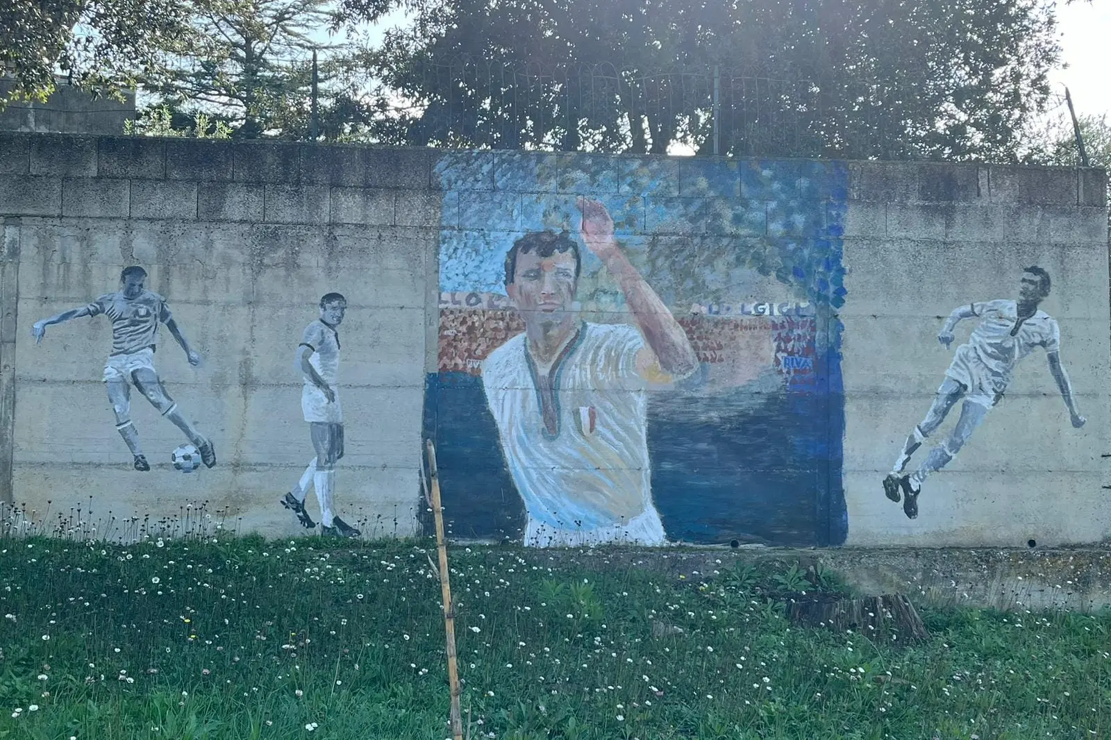 Il murale dedicato a Gigi Riva a Mandas (foto Sirigu)