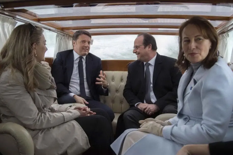Matteo Renzi, Francois Hollande e Segolene Royal (Ansa)