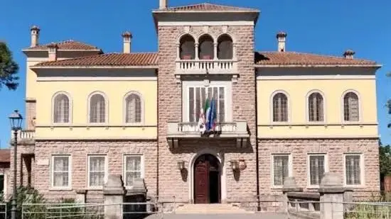 https://immagini.unionesarda.it/version/c:MDI5OGYyOTItNGI2Mi00:YWMwNzQ3MmMtOGYwZi00/image.webp?f=16:9