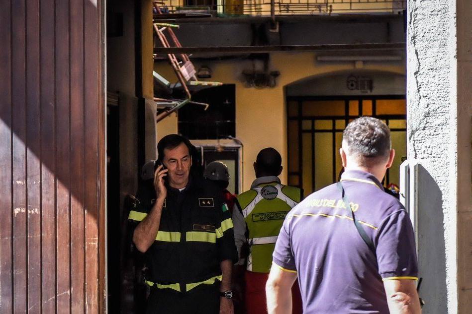 Pisa, operaio muore schiacciato da una pressa: aveva 54 anni