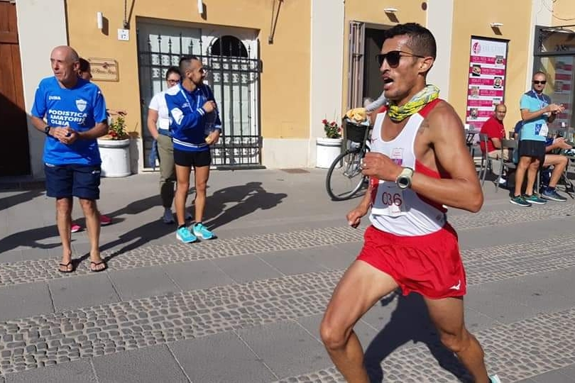 Il fondista del Cagliari Marathon Club Oualid Abdelkader, 40 anni (foto concessa da Oualid Abdelkdaer).
