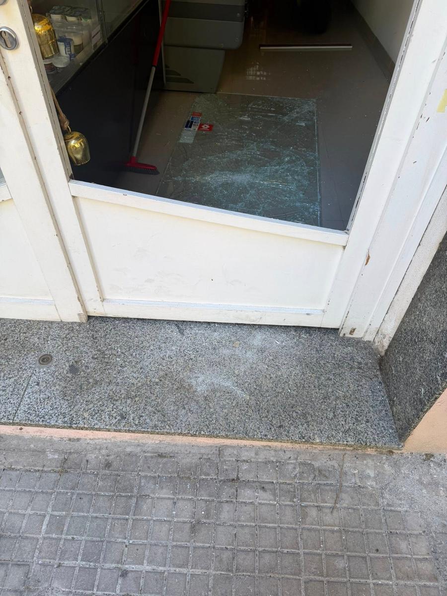 Sassari, spaccata in macelleria in viale Caprera. L’ira dei proprietari: «Ci hanno portato via 5mila euro di merce, servono più controlli»