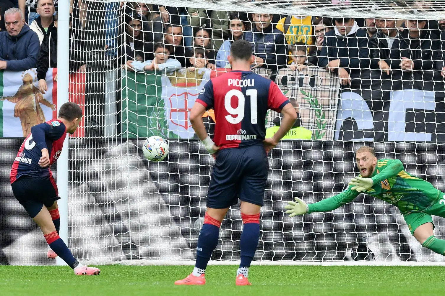 Il rigore di Razvan Marin valso l'1-1 di Juventus-Cagliari (foto Ansa)