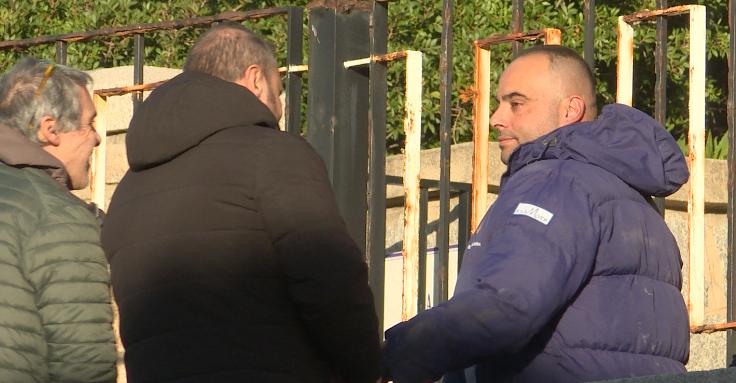 Il racconto: via gli abiti per restare a galla