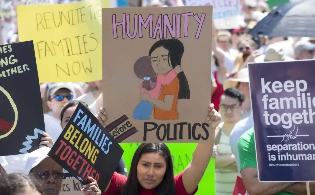 Usa, migliaia in piazza contro la &quot;tolleranza zero&quot; di Trump