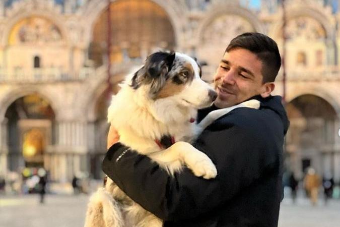 Simeone con la cagnolina Marvel (foto da Instagram)