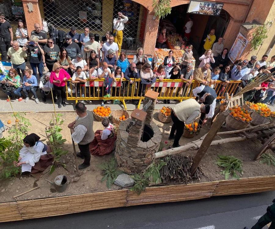 Sagra degli agrumi, c’è il tutto esaurito Oggi la grande sfilata