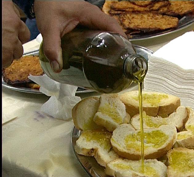 Colpiti vino, olio, pasta e formaggi