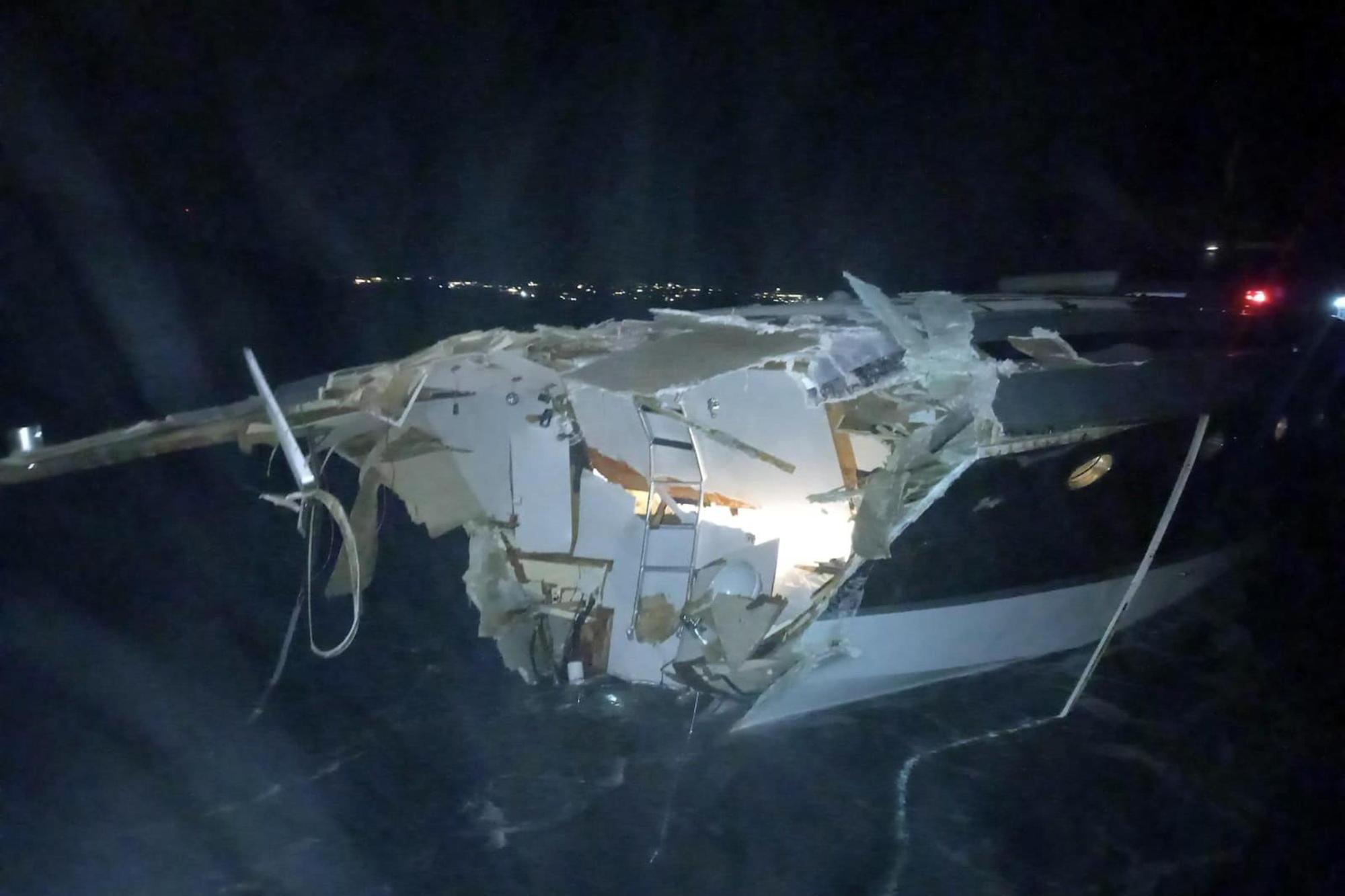Yacht sugli scogli a Porto Cervo, l’armatore sbalzato in mare è morto d’infarto
