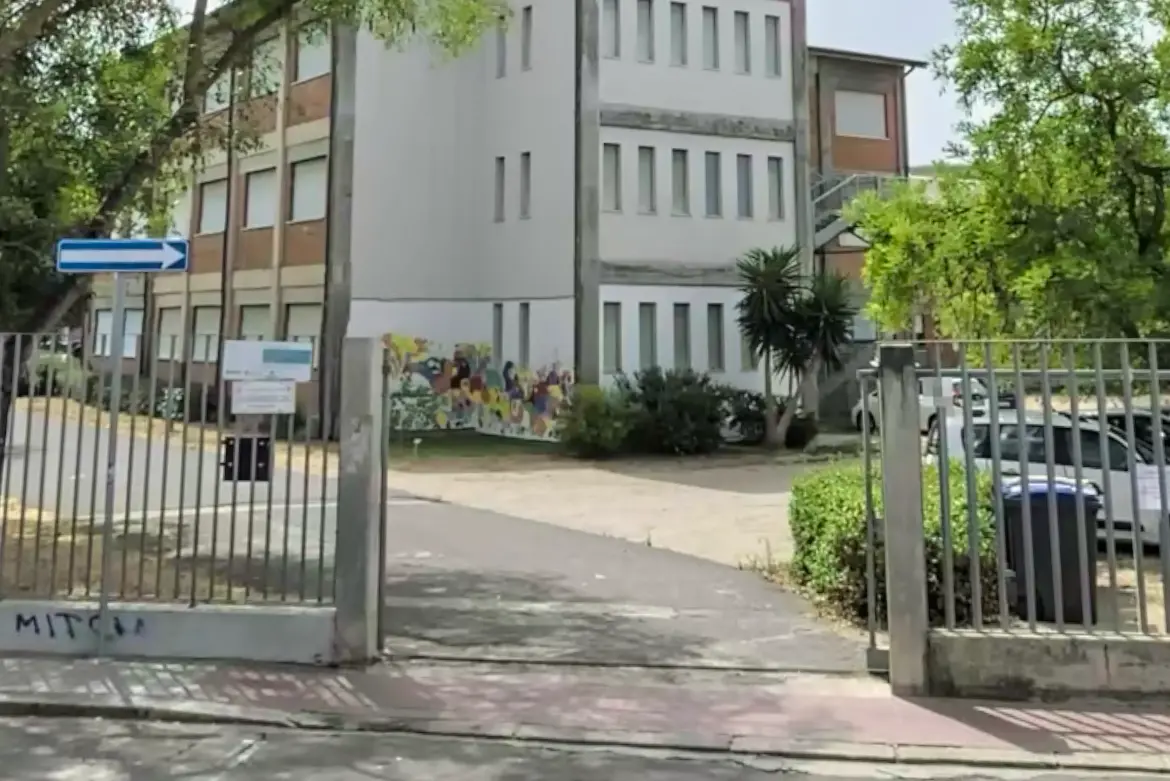 L'ingresso della scuola media "L.Alagon"