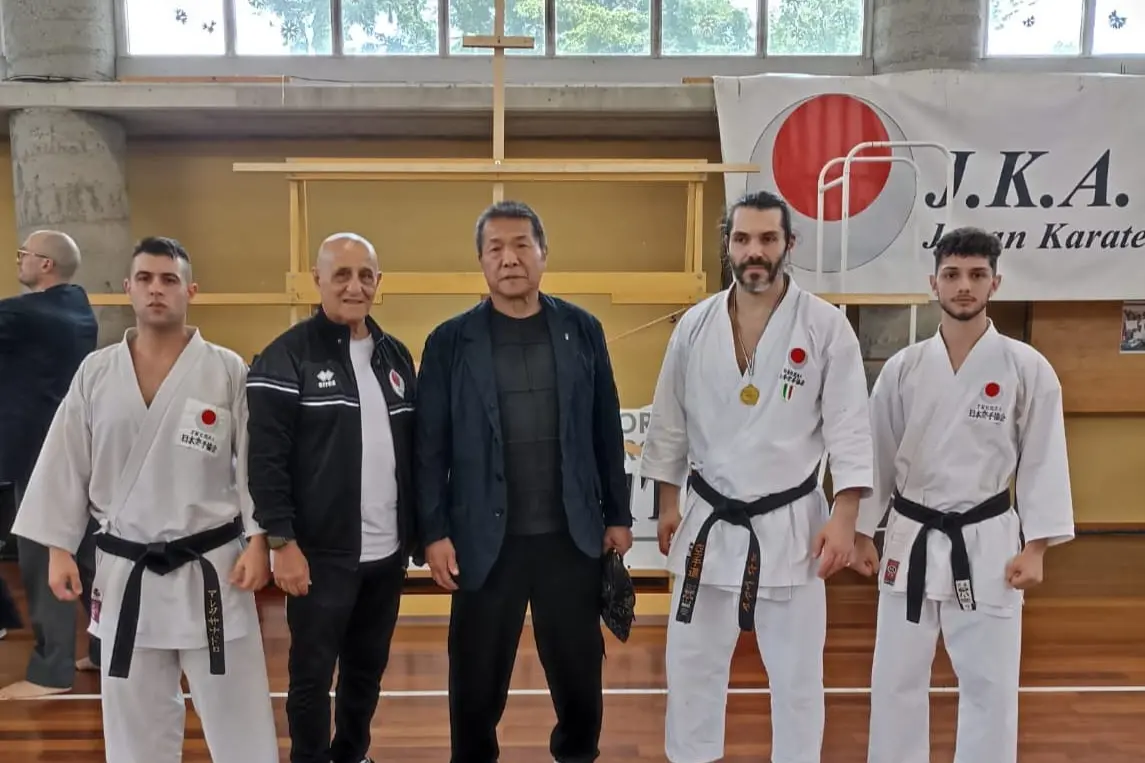 Il karateka quartese Luca Matta, secondo da destra (foto Rubiu)