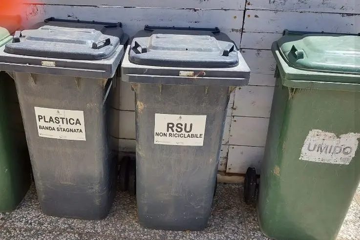 Contenitori dei rifiuti (foto Pala)