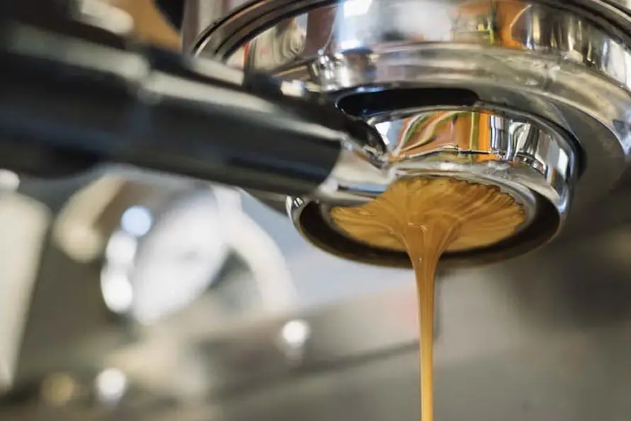 Una macchina del caffè (foto Pixabay)