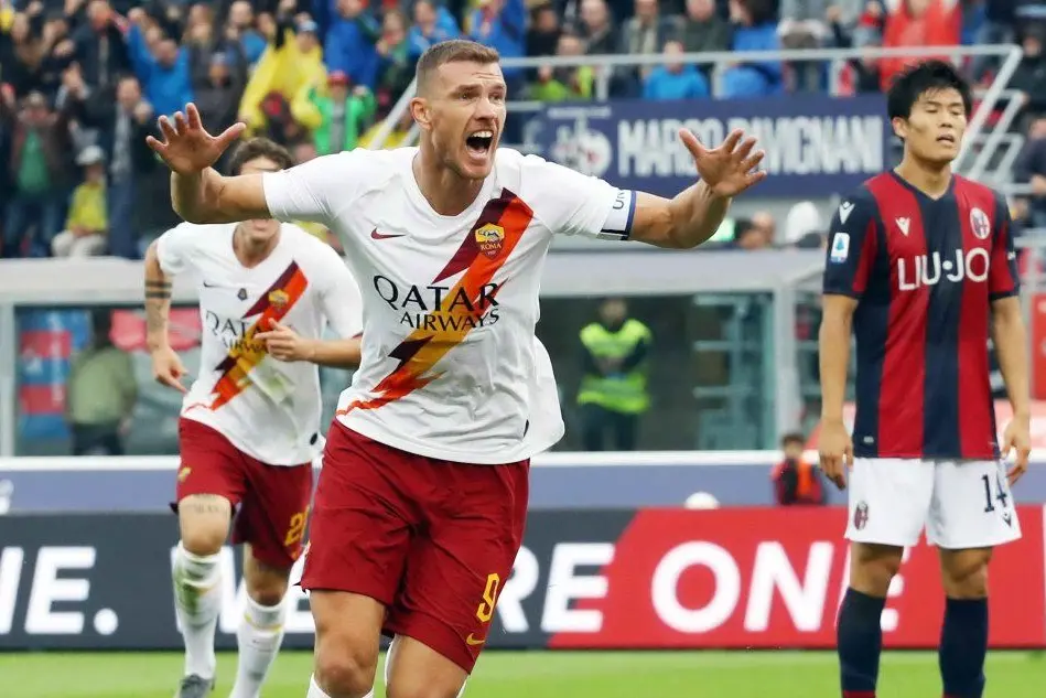 L'esultanza di Dzeko dopo il gol partita (Ansa)