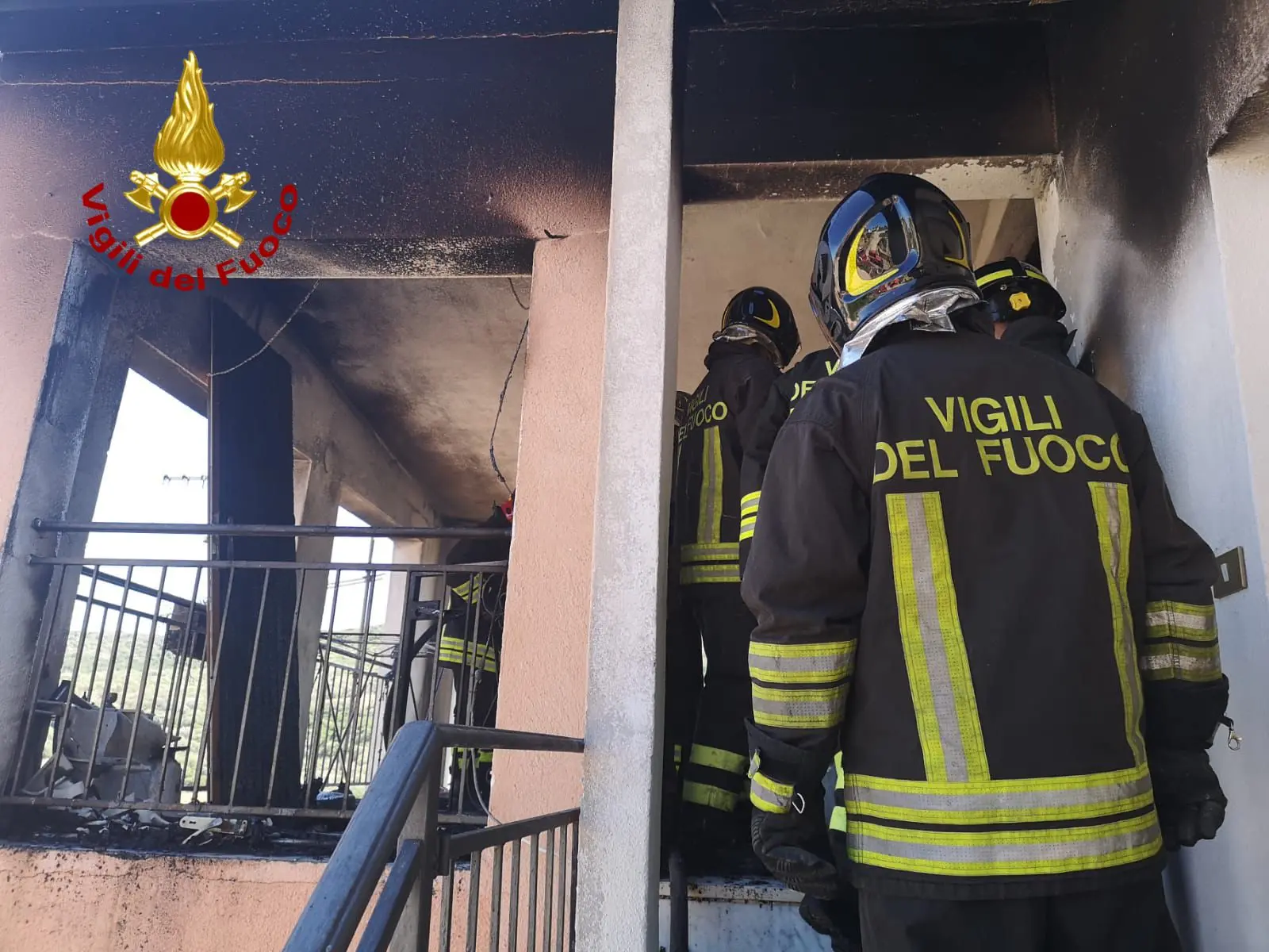 I vigili del fuoco nell'abitazione in via Tucconi a San Gavino di Budoni