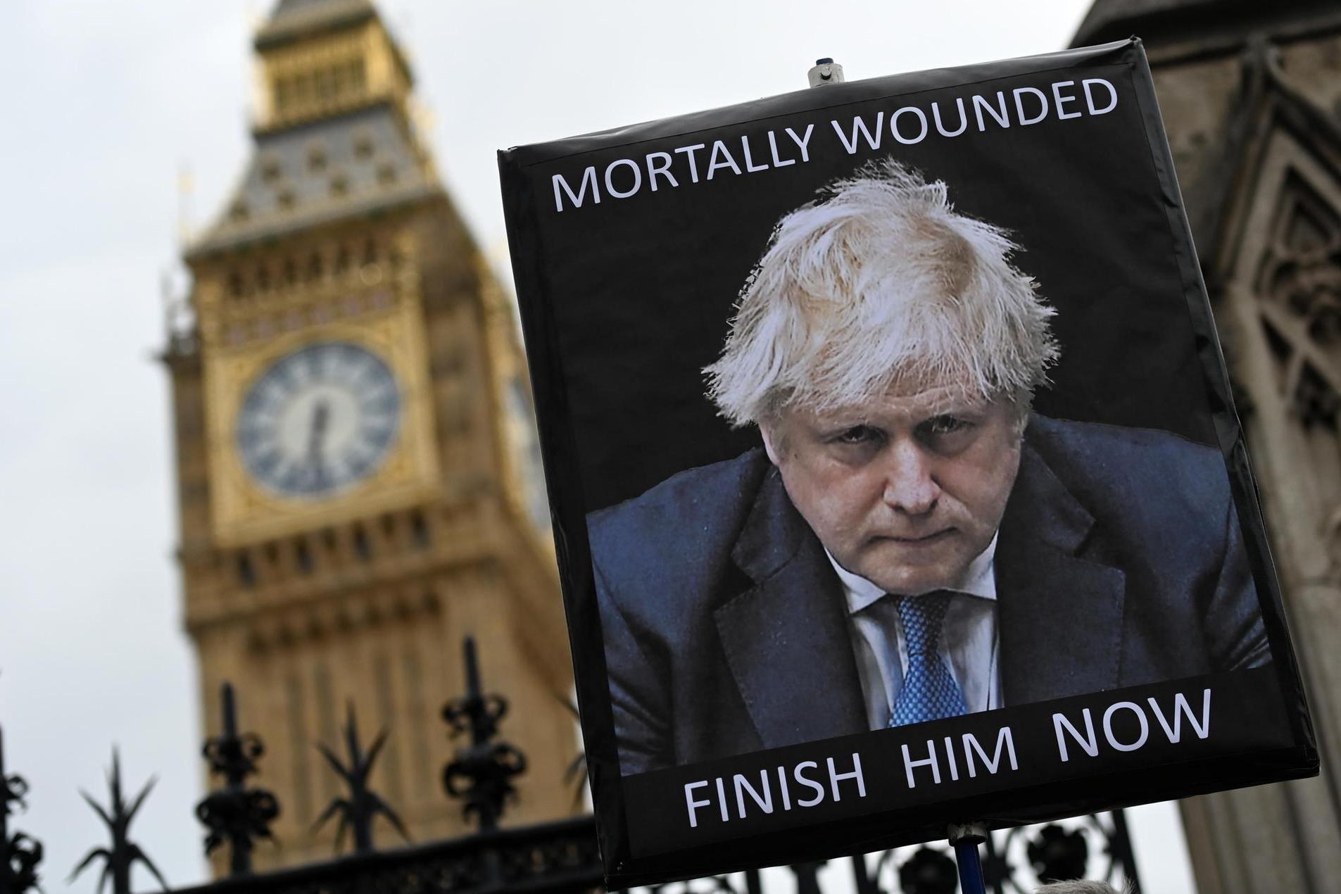 Un manifesto contro Boris Johnson a Londra (Ansa)