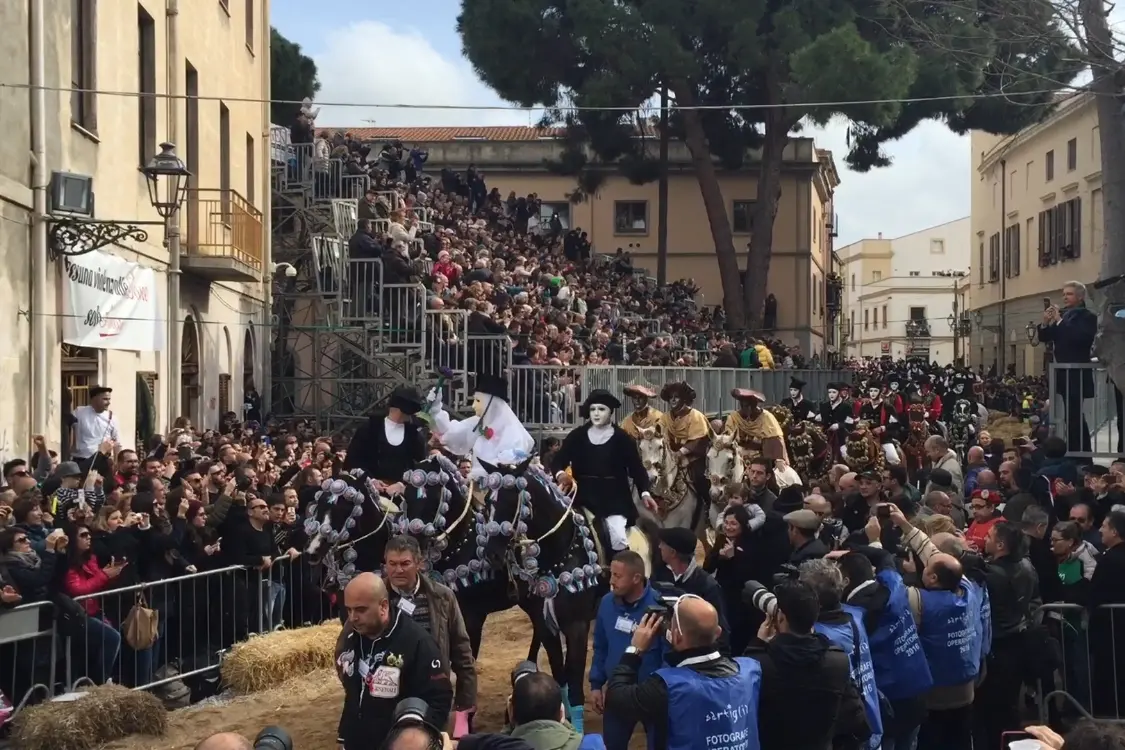 Un momento della Sartiglia (Archivio)