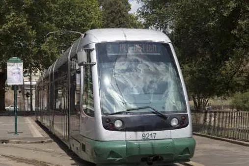Un tram a Roma (foto simbolo)